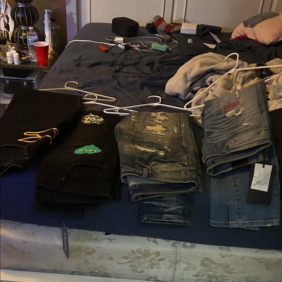 Four pair of jeans two size 34 one size 32 and one size 38. 2 still has tags